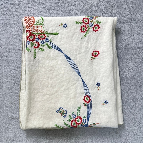 Vintage Hand Embroidered‎ Floral Tablecloth Floral Wheelbarrow Butterflies Linen - Picture 3 of 11